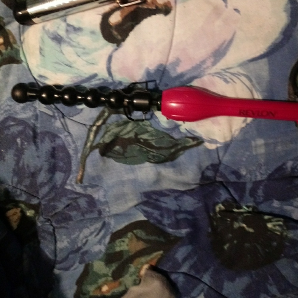 Spiral curling iron